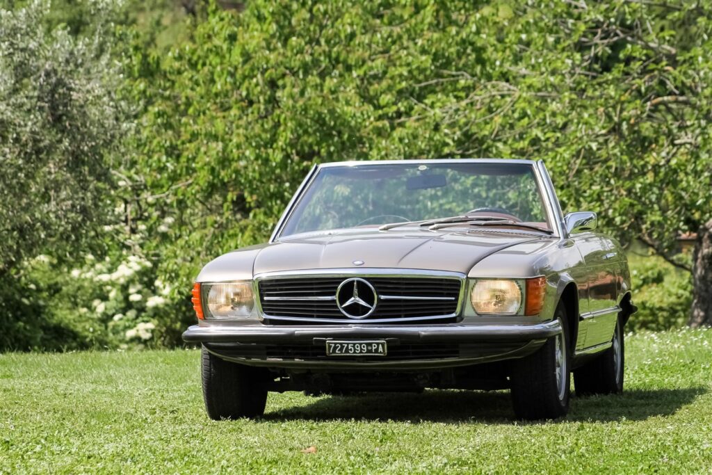 Mercedes 350 SL perpetual youngtimer