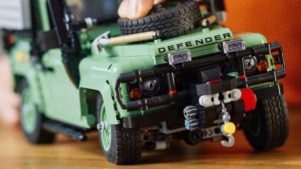 Lego Icons lancia la Land Rover Defender 90